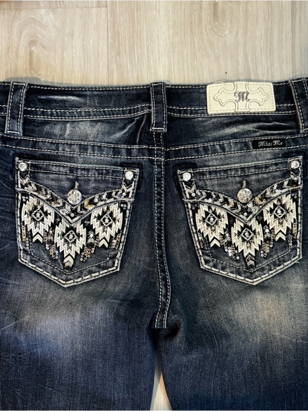 Miss Me Dark Wash Aztec Embroidered Chloe Boot Cut Jeans NWOT size 29 M3335B - Picture 7 of 14